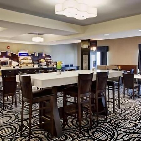 Holiday Inn Express & Suites North Fremont By Ihg Bagian luar foto