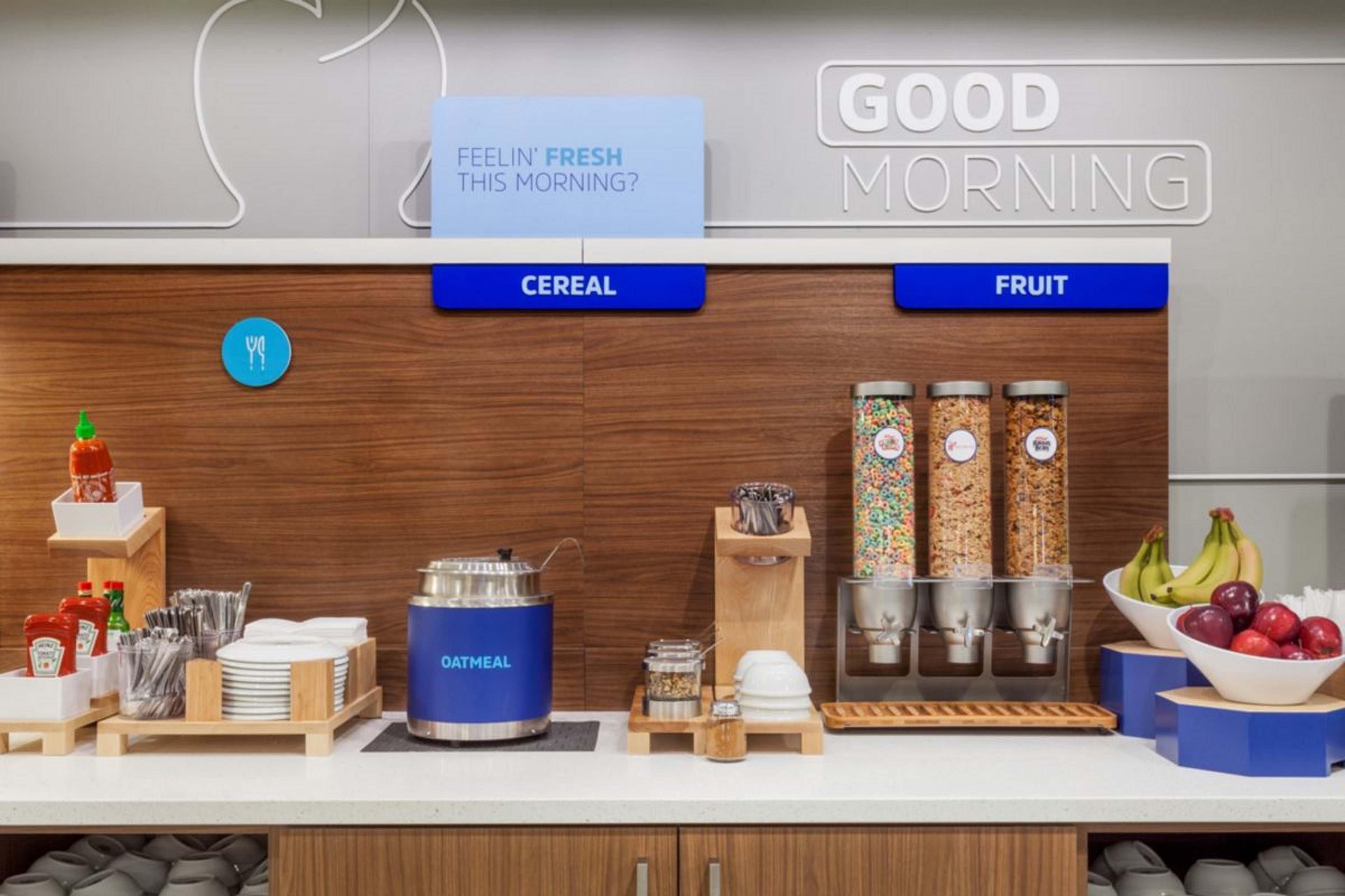 Holiday Inn Express & Suites North Fremont By Ihg Bagian luar foto