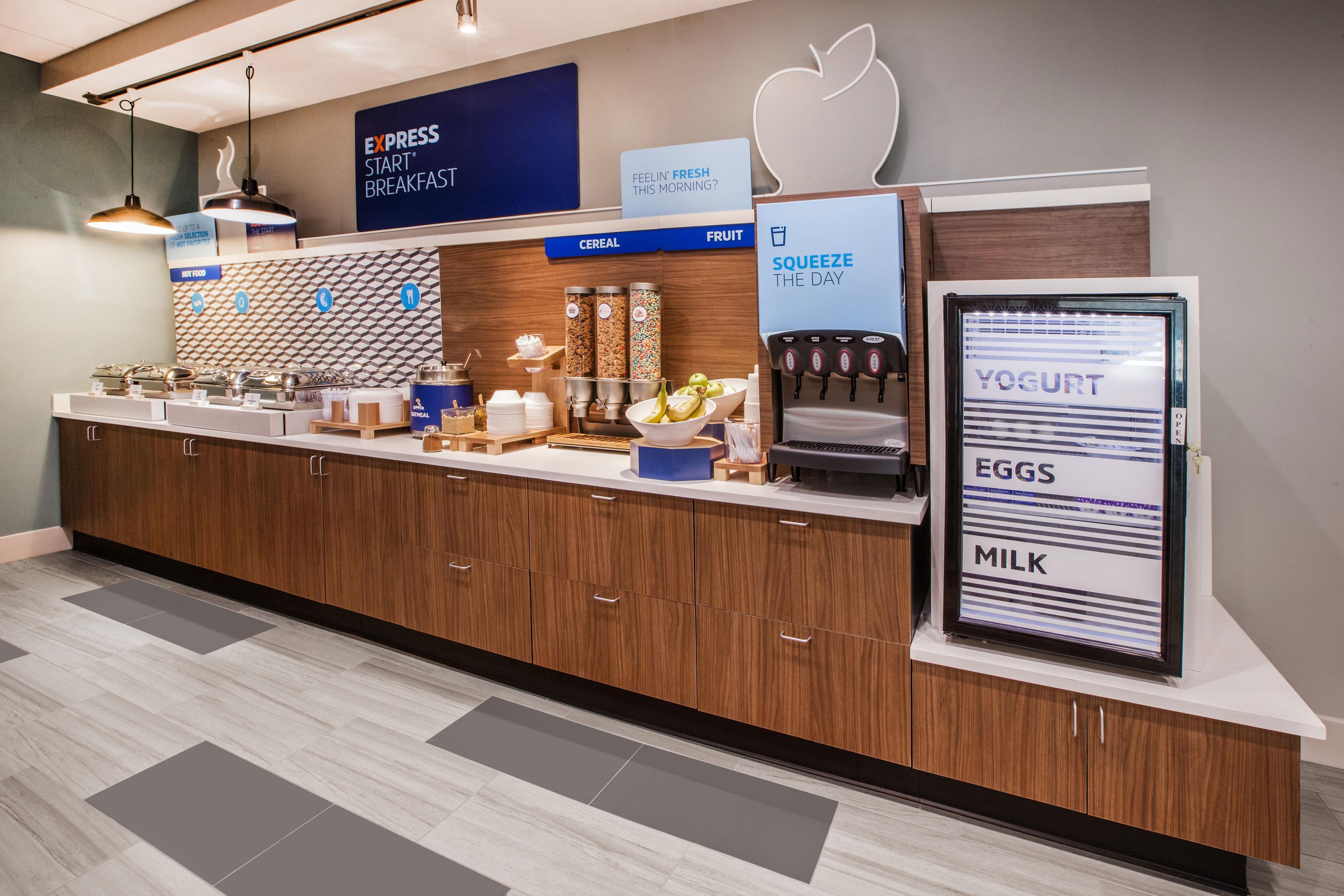Holiday Inn Express & Suites North Fremont By Ihg Bagian luar foto