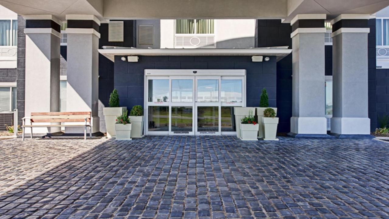 Holiday Inn Express & Suites North Fremont By Ihg Bagian luar foto
