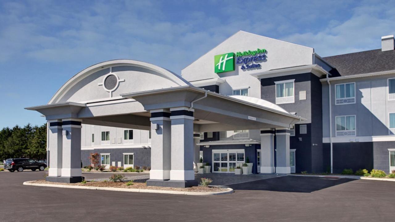 Holiday Inn Express & Suites North Fremont By Ihg Bagian luar foto