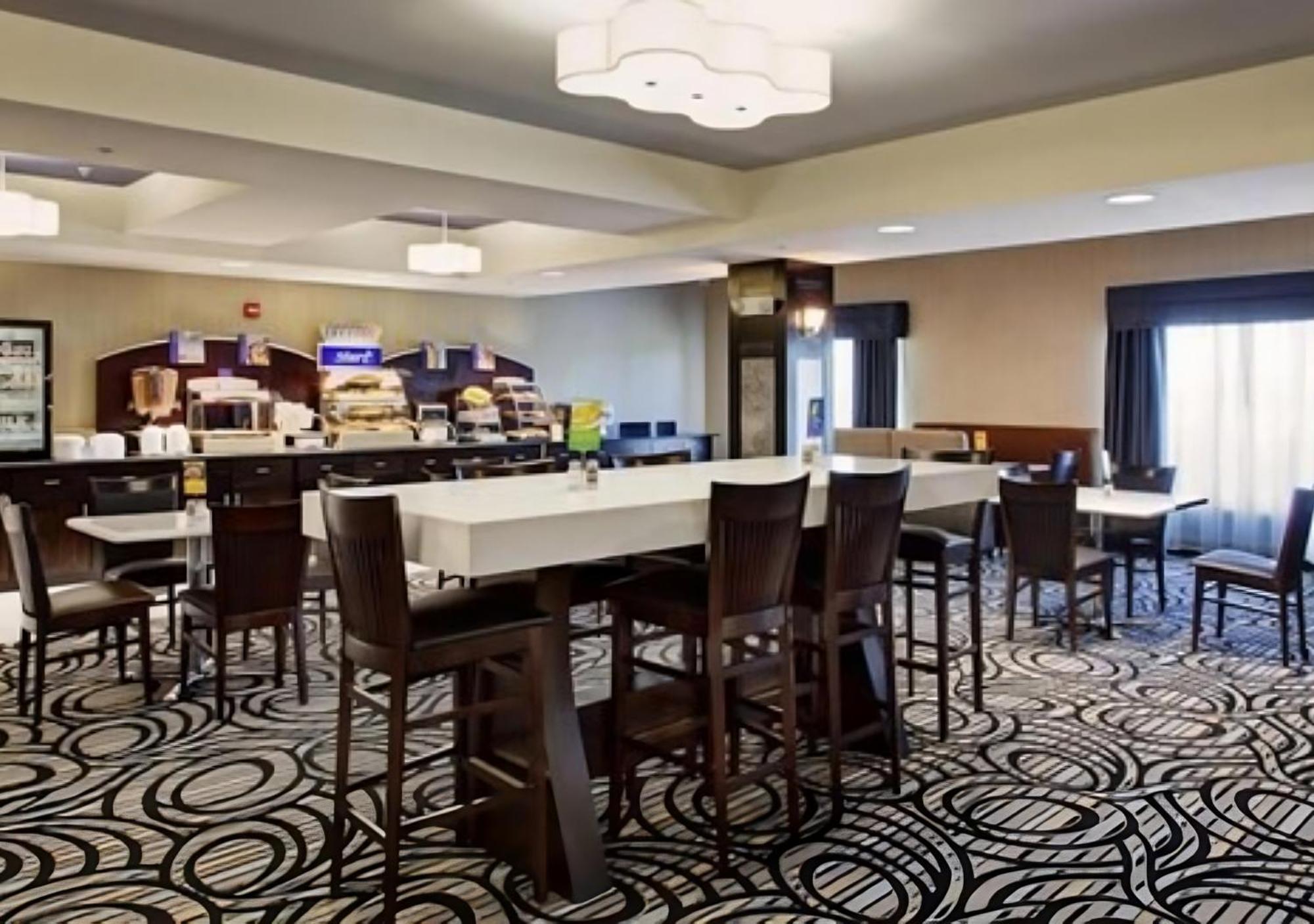 Holiday Inn Express & Suites North Fremont By Ihg Bagian luar foto